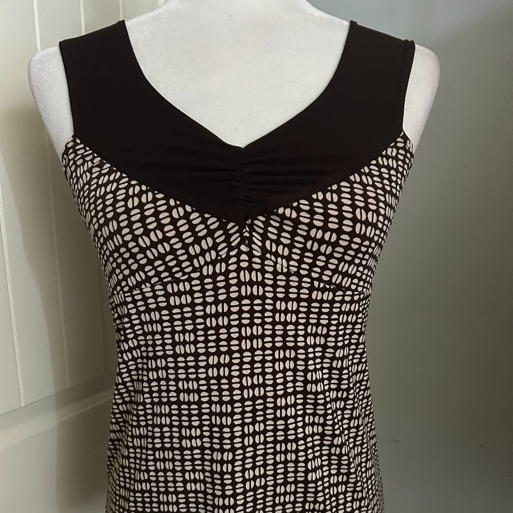 Studio M Women's Brown Banded V-Neck Sleeveless Geometric Circle Print Top Small